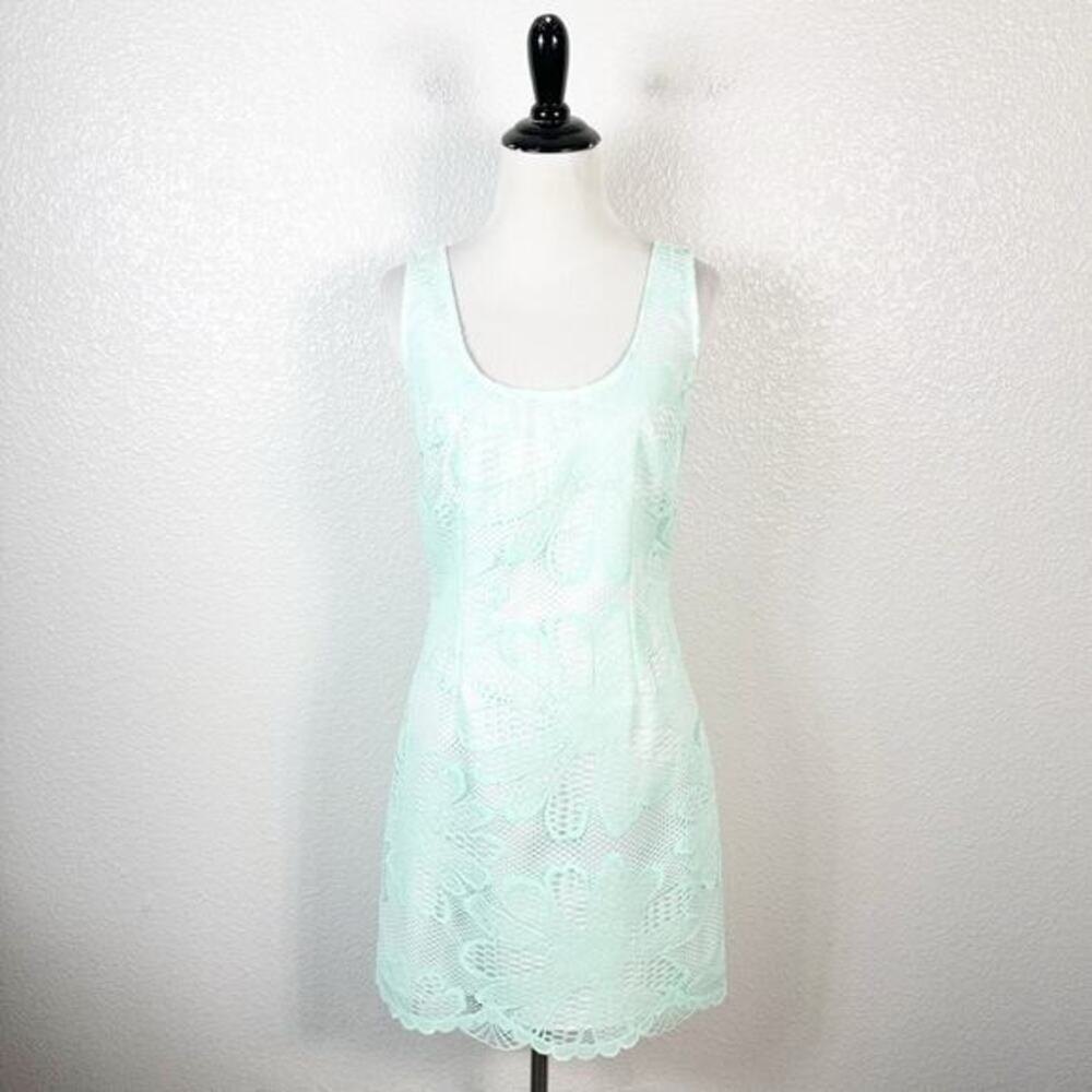 Lilly Pulitzer Womens Lonnie Iridescent Daisy Lace Shift Dress in Sand Bar Blue‎